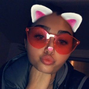 Meet your Posher, Elana